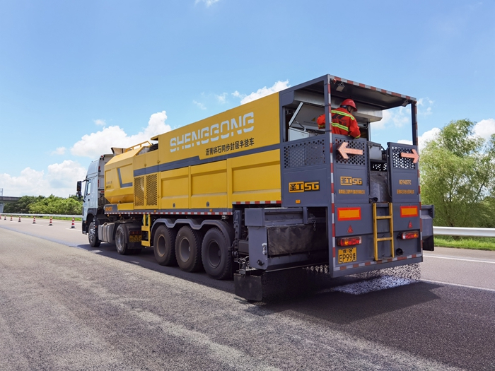 2021年上海G40滬陜高速崇啟段KF-1抗滑霧封層