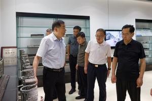 省發改委、省財政廳領導到公路養護裝備國家工程研究中心調研